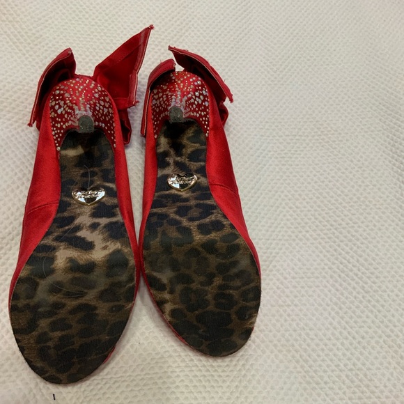 Red Heels - Picture 6 of 8